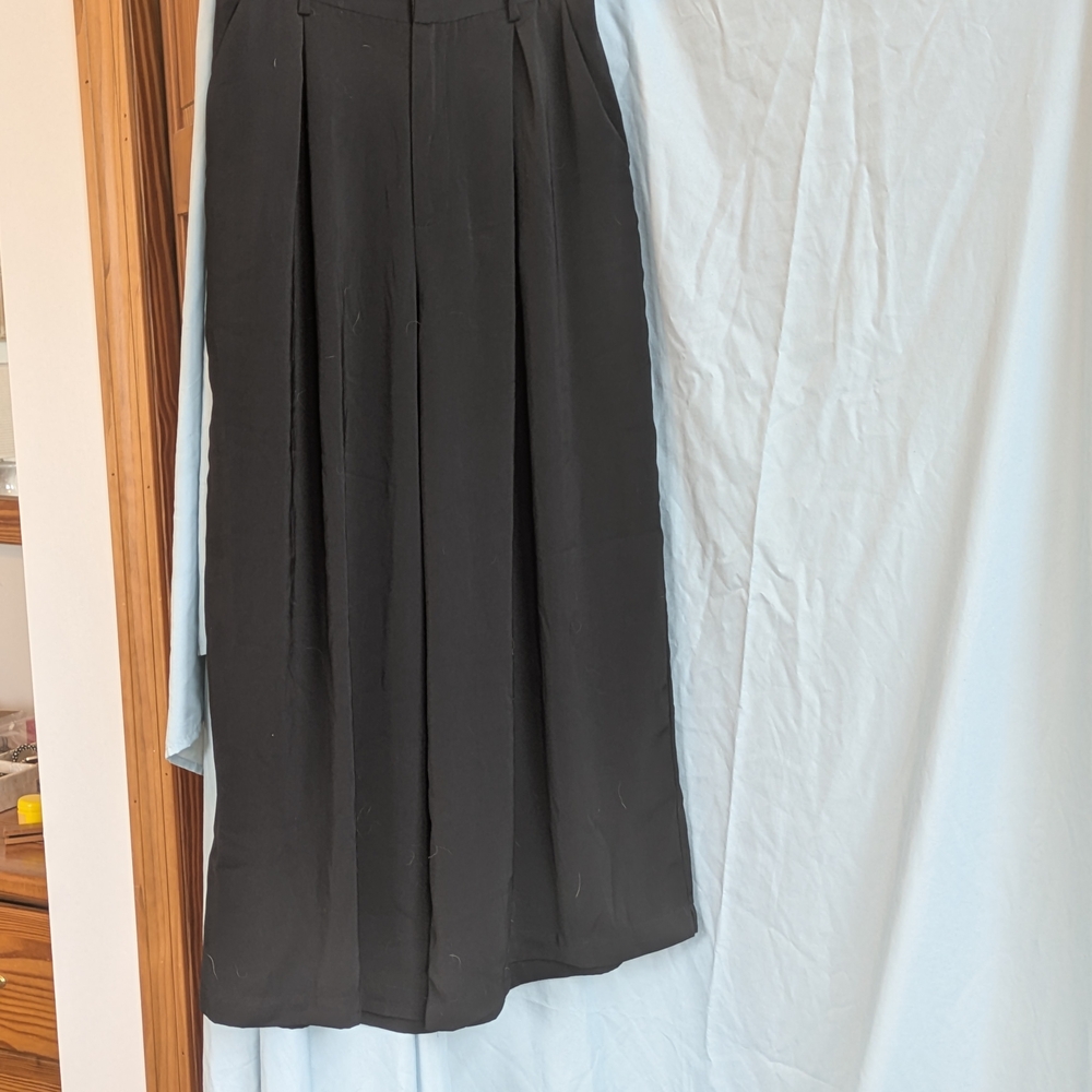 Chic Black Women's Capris